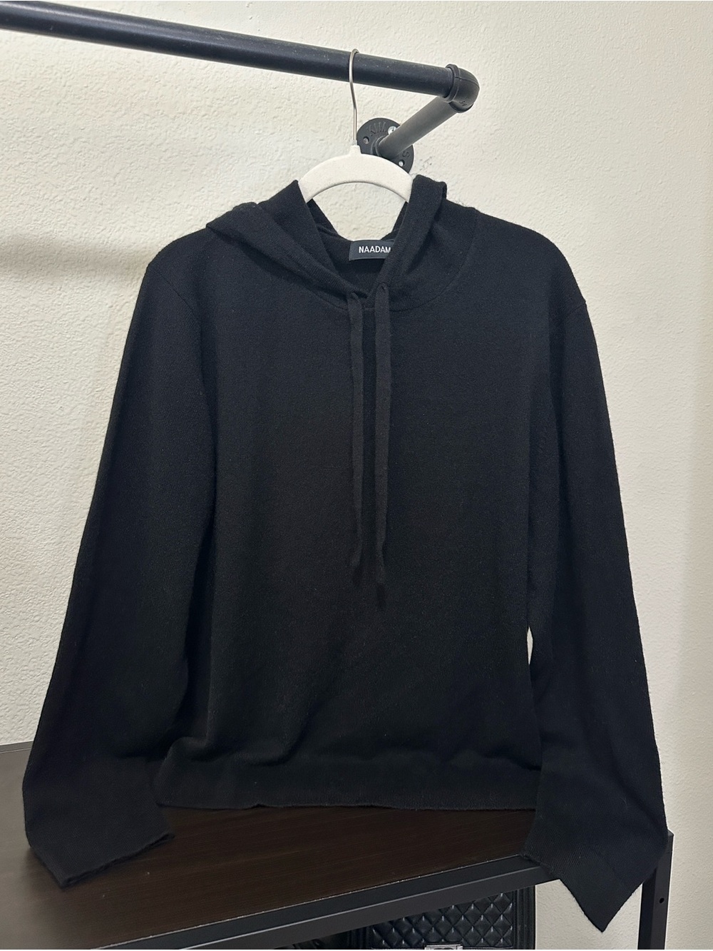 Naadam Off Duty Cashmere hoodie in black
